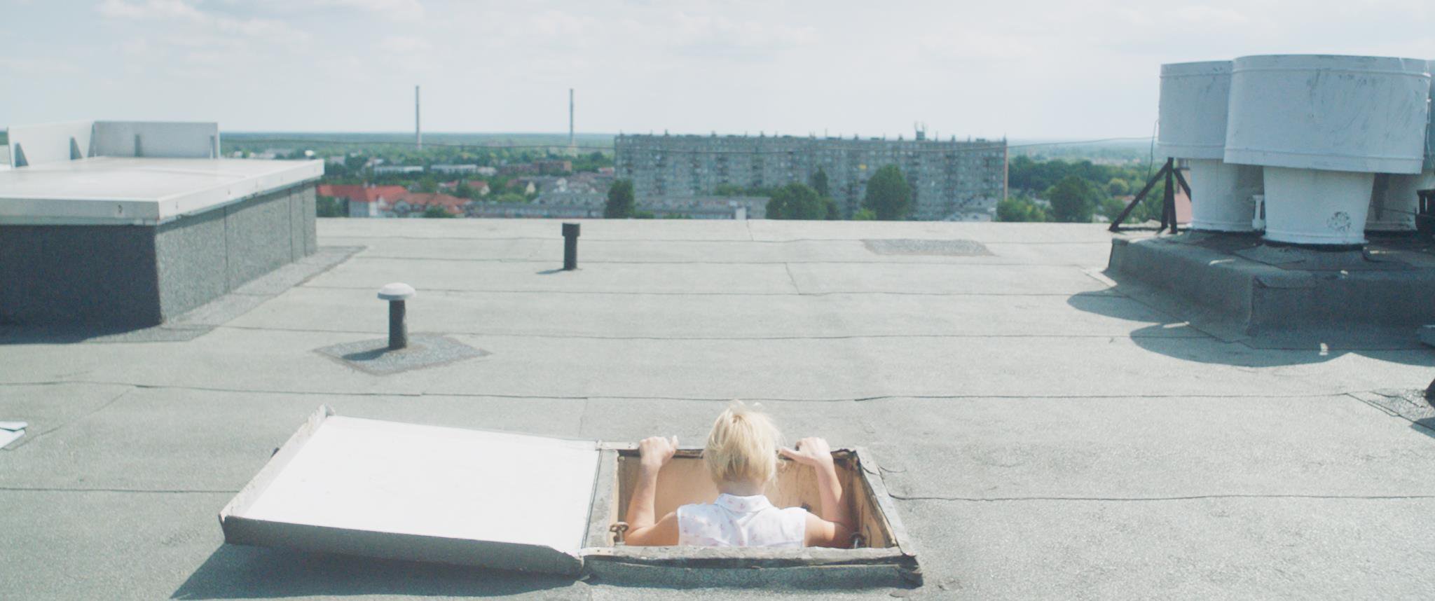 WOMAN_ON_THE_ROOF_2