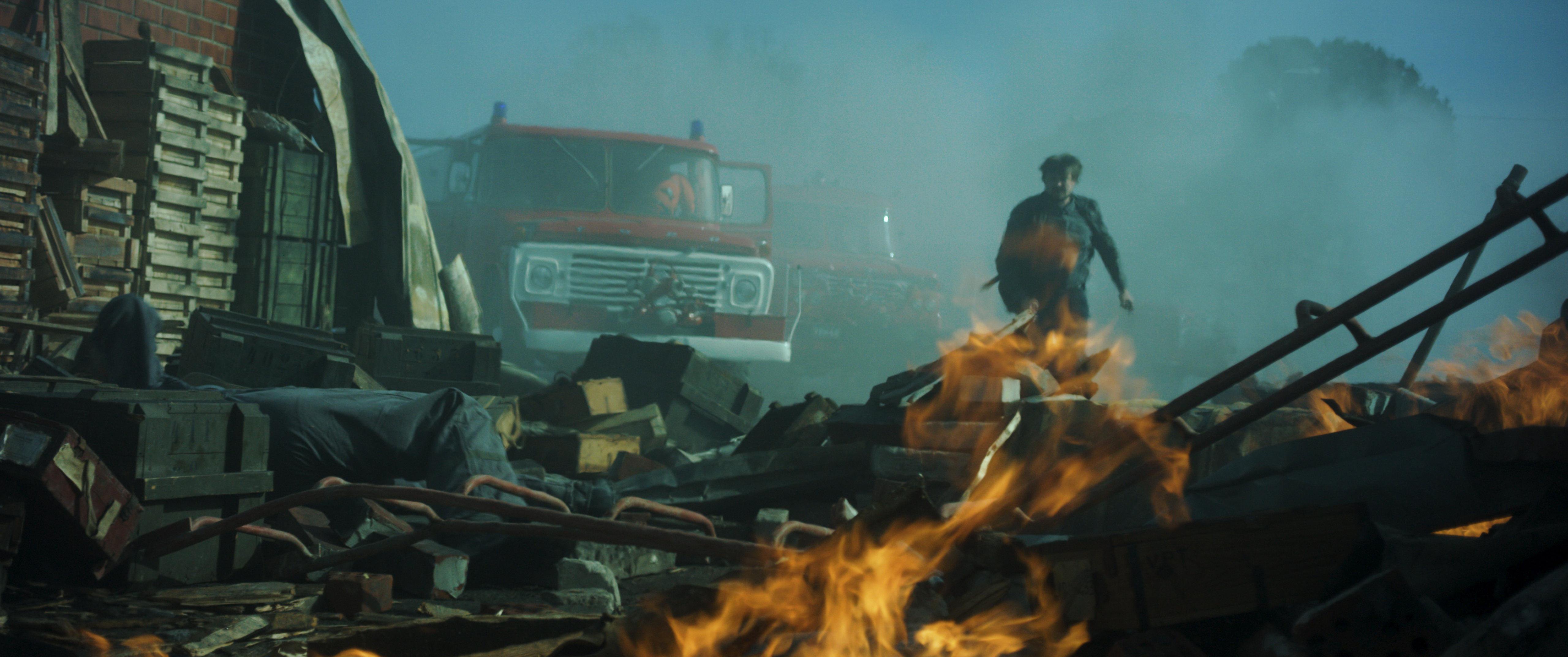 Reijo (Timo Teern) running to the fire.