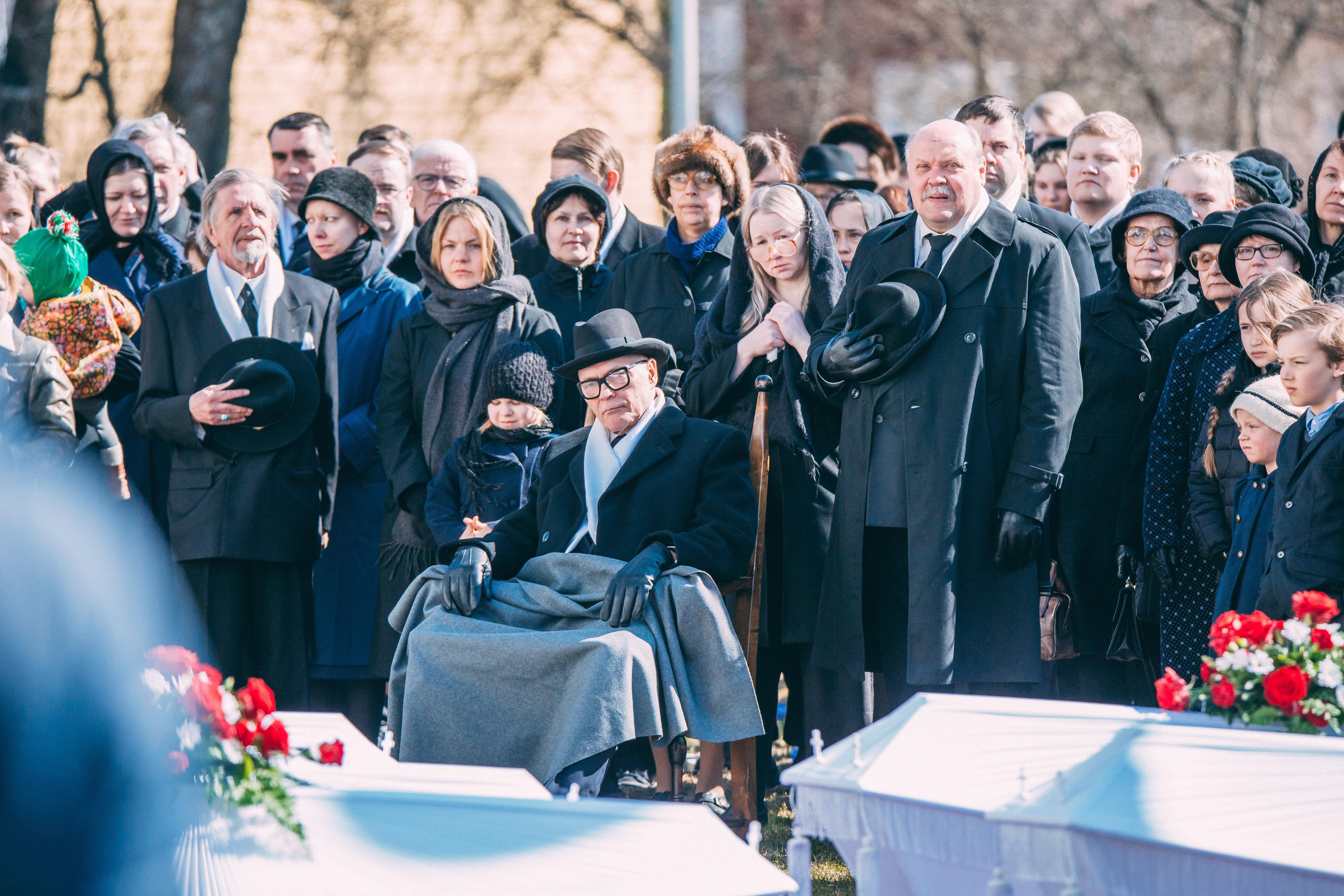 President Kekkonen (Matti Mustajärvi) and Aarne (Hannu-Pekka Björkman) at the funeral.