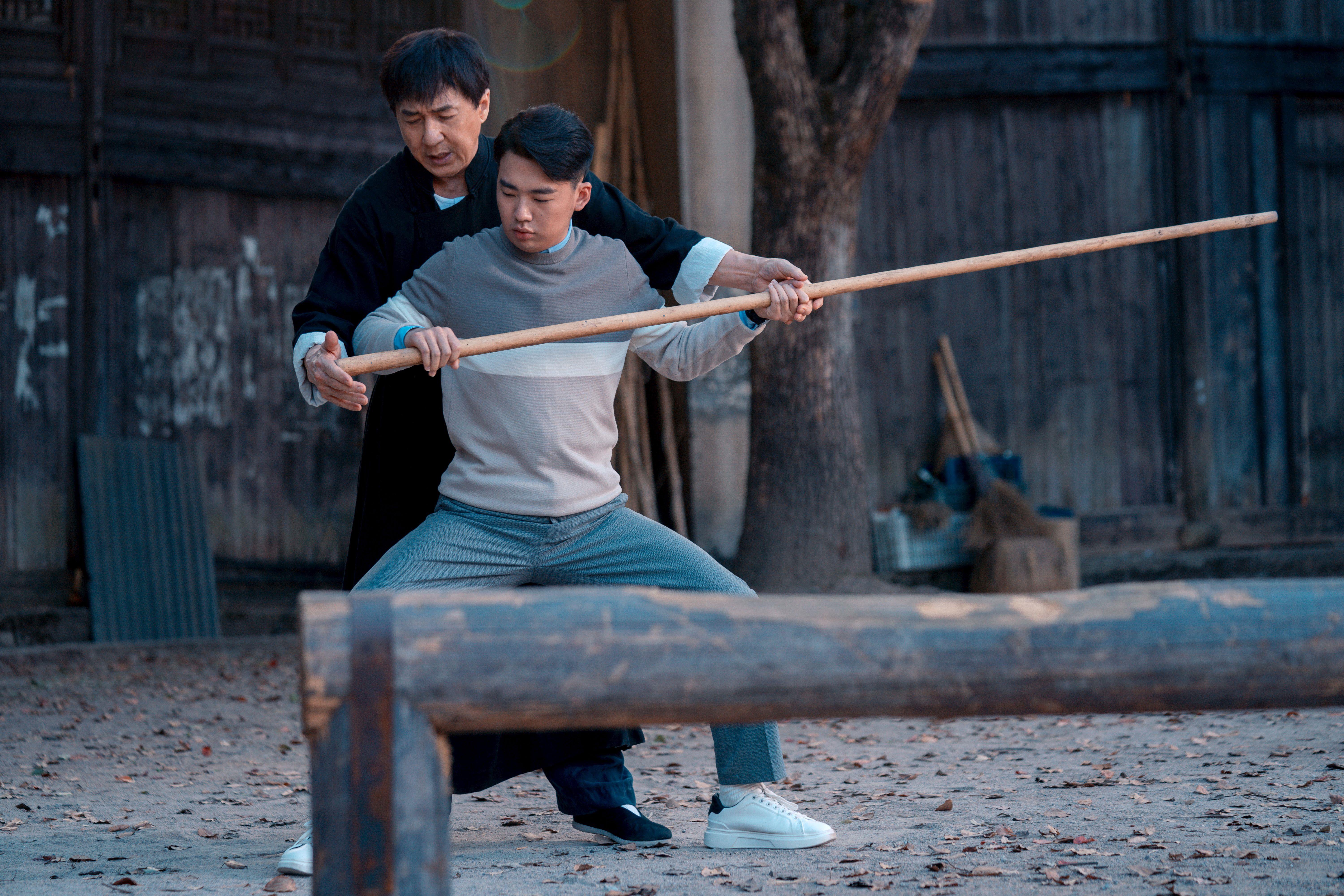 Luo (Jackie Chan) teaching kung fu to Mickey (Kevin Guo)